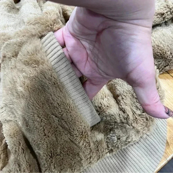 New Directions zip front faux fur tan jacket with elastic waist and cuffs - Picture 9 of 10